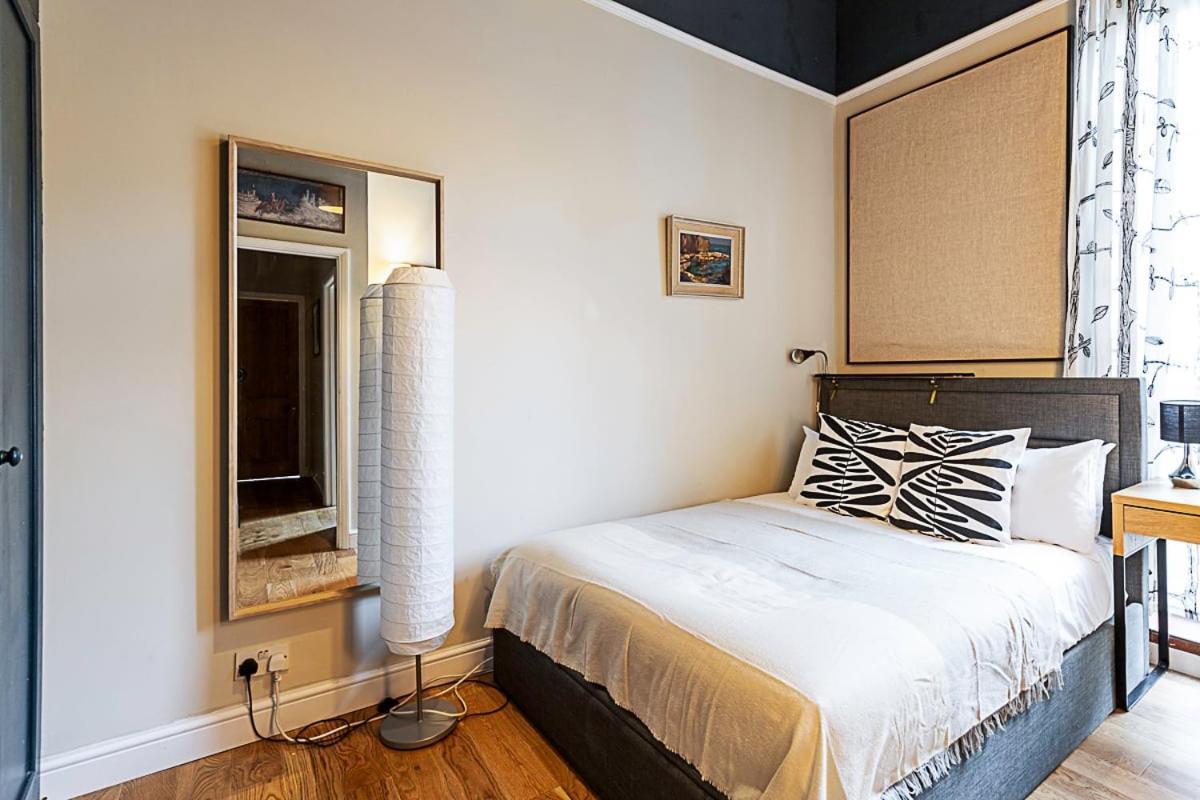 Beautiful Two Bedroom Abode Near Victoria London Exterior foto