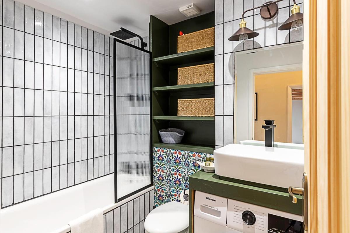 Beautiful Two Bedroom Abode Near Victoria London Exterior foto